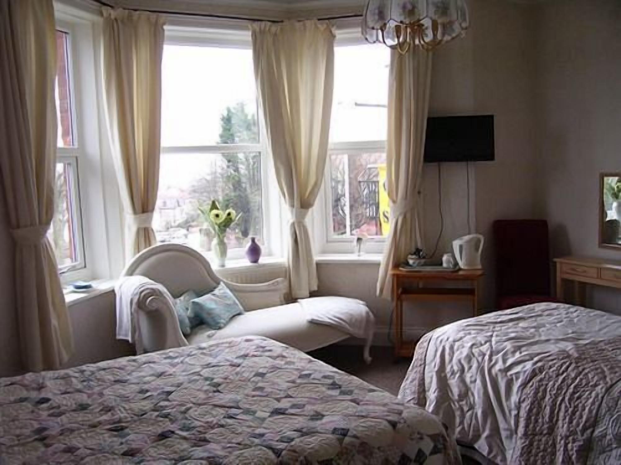 Green Bank Guest House Barrow-in-Furness Exterior foto